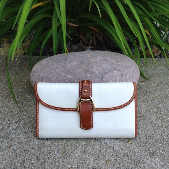 Dooney & Bourke Handbags - DOONEY & BOURKE Beige Leather Wallet